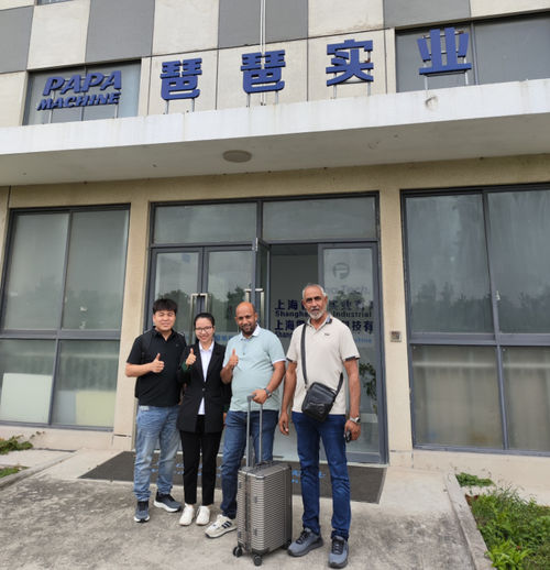 イラクの顧客が中国を訪問し,デートル・セサムボール生産ラインの現場契約に署名し,設備の品質とサービスを賞賛