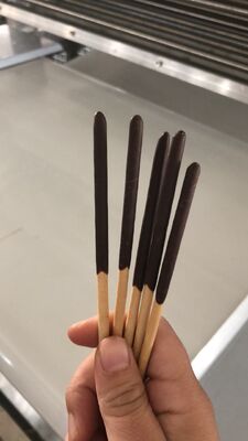 良い値段 ポッキー・ビスケット・チョコレートコーティング・マシン 900モデル 450-500個/分 オンライン